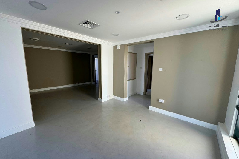 Penthouse type -Spacious- bright- Close to highway – Slide 11