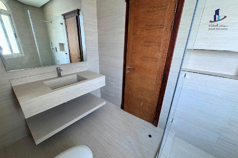 Bright |Well maintained|Near Rugby club|All ensuit – Slide 12