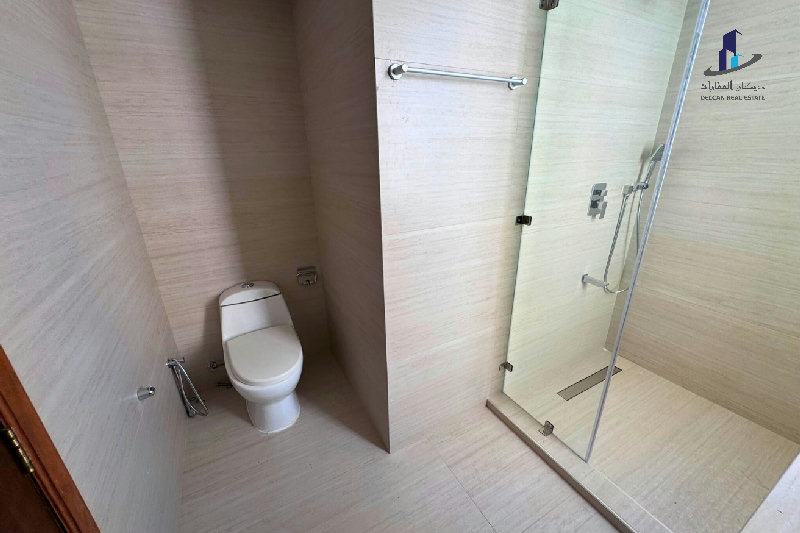 Bright |Well maintained|Near Rugby club|All ensuit – Slide 10