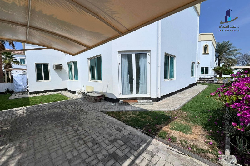 Bright |Well maintained|Near Rugby club|All ensuit – Slide 6