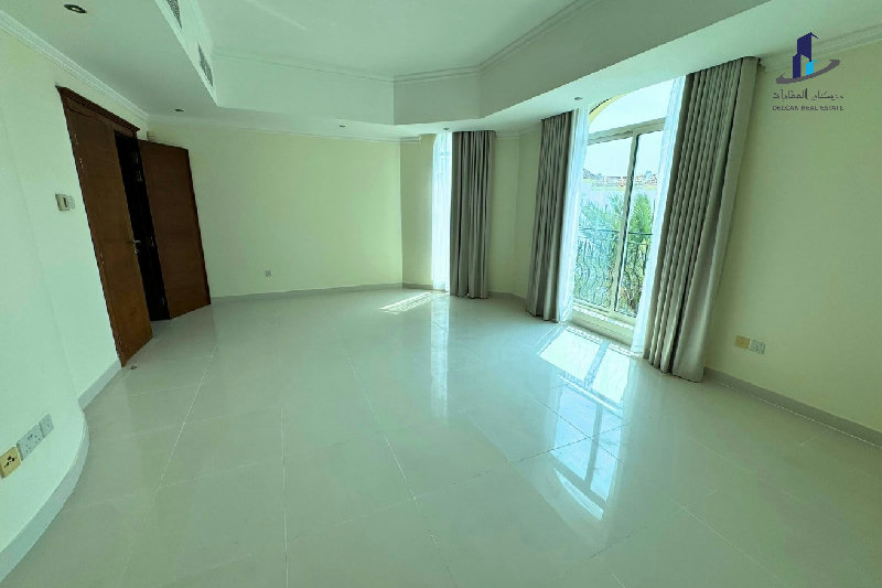 Bright |Well maintained|Near Rugby club|All ensuit – Slide 18