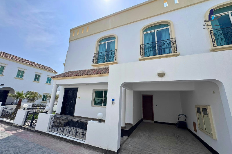 Bright |Well maintained|Near Rugby club|All ensuit – Slide 25