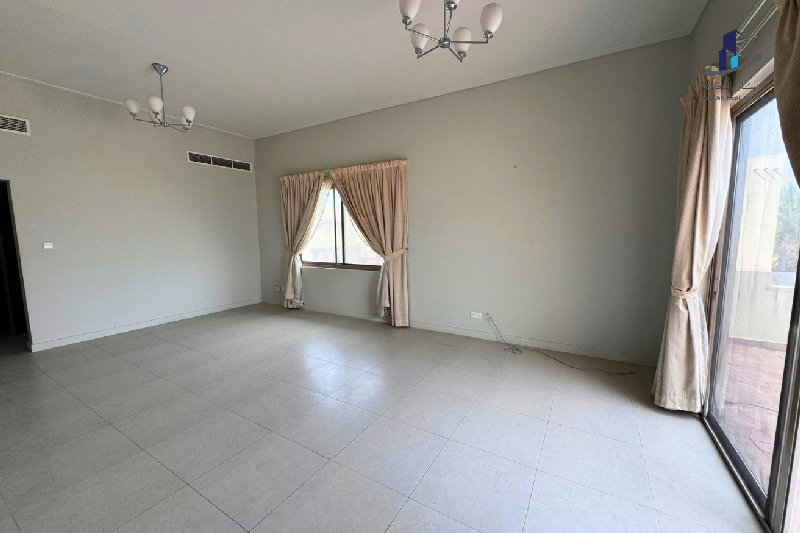 Near Rugby club |Prestigious Compound| Garden|BIG – Slide 14