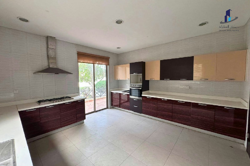 Near Rugby club |Prestigious Compound| Garden|BIG – Slide 18