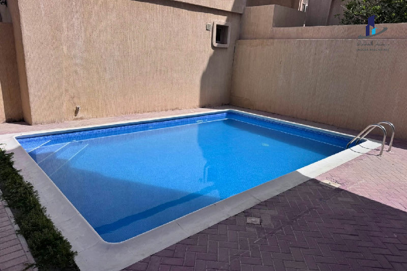 Private pool | Secure compound | close to causeway – Slide 4