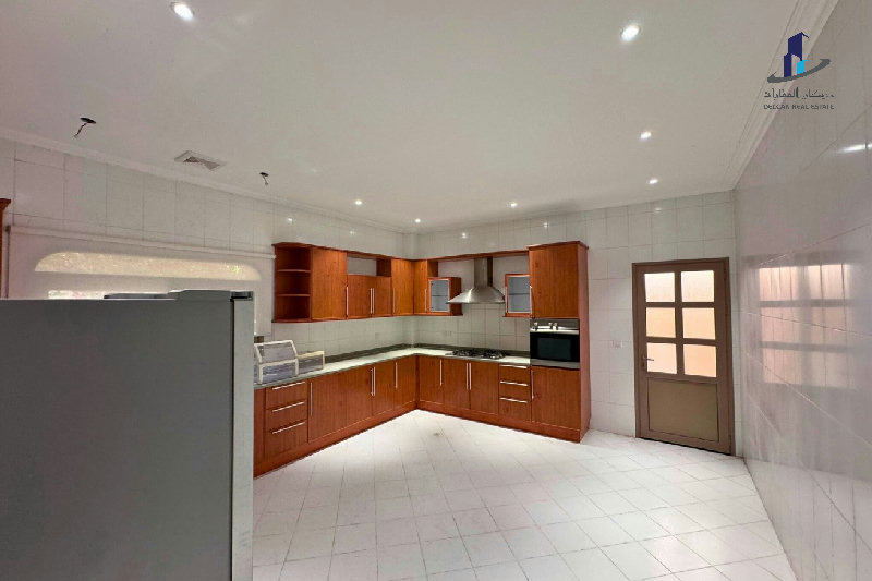 Private pool | Secure compound | close to causeway – Slide 15