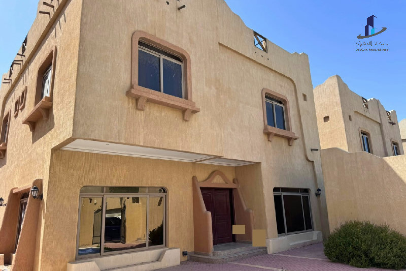 Private pool | Secure compound | close to causeway – Slide 1