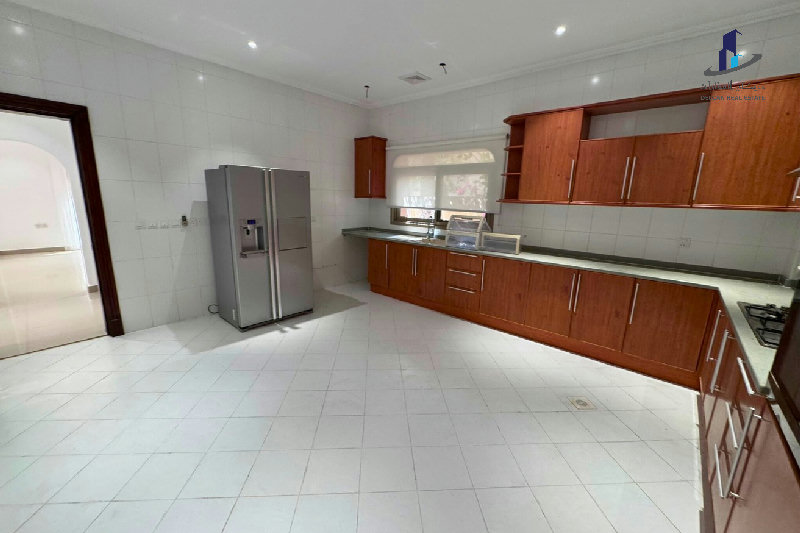 Private pool | Secure compound | close to causeway – Slide 9