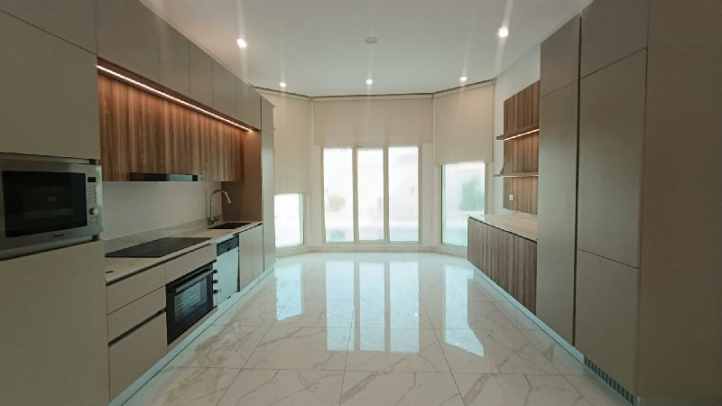 FULLY RENOVATED-PRIVATE POOL-NEAR HIGHWAY – Slide 2