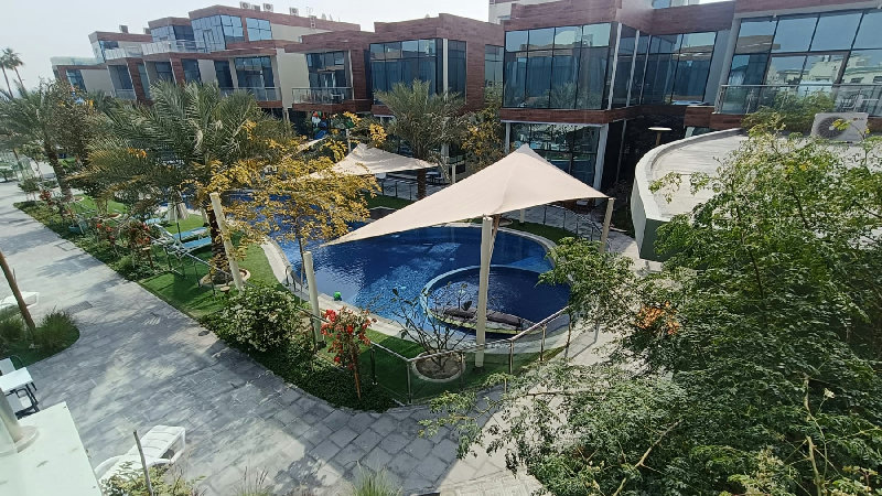 SPACIOUS TOWNHOUSE-BALCONY-NEAR HIGHWAY – Slide 1