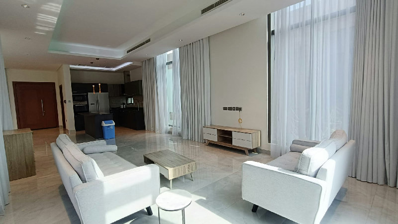 SPACIOUS TOWNHOUSE-BALCONY-NEAR HIGHWAY – Slide 2