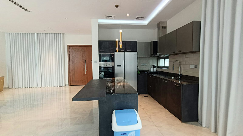 SPACIOUS TOWNHOUSE-BALCONY-NEAR HIGHWAY – Slide 5