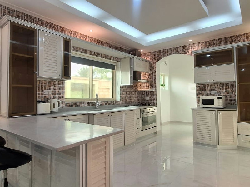 MODERN-SPACIOUS- PRIME LOCATION- NEAR HIGHWAY – Slide 5