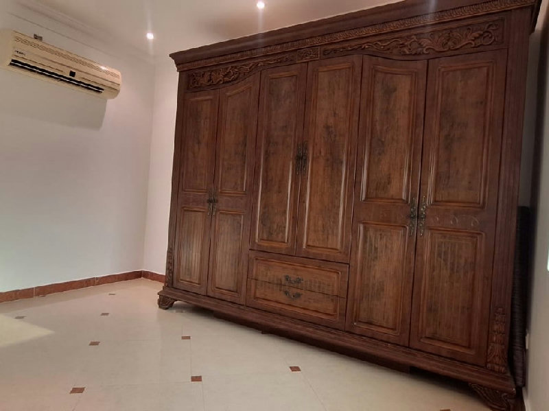 MODERN-SPACIOUS- PRIME LOCATION- NEAR HIGHWAY – Slide 14