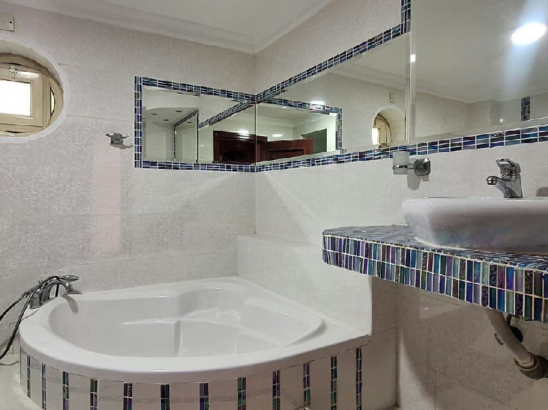 MODERN-SPACIOUS- PRIME LOCATION- NEAR HIGHWAY – Slide 12