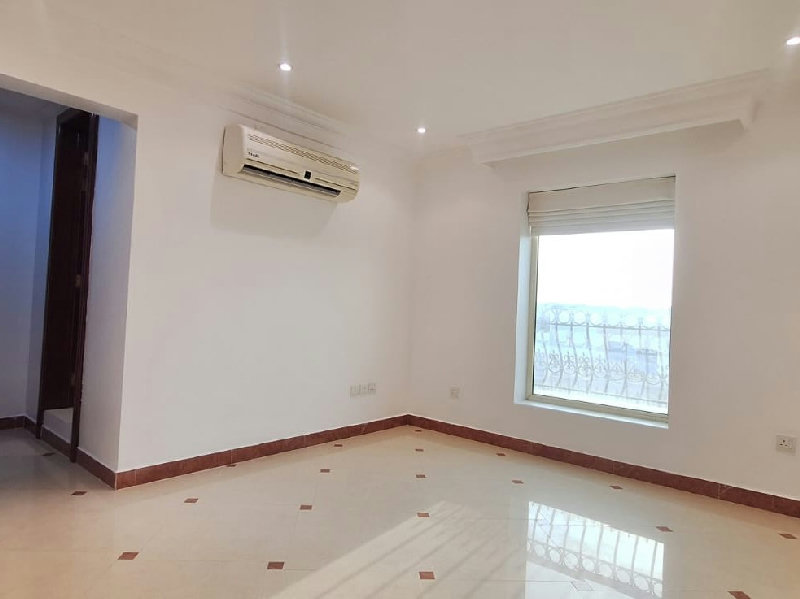 MODERN-SPACIOUS- PRIME LOCATION- NEAR HIGHWAY – Slide 8