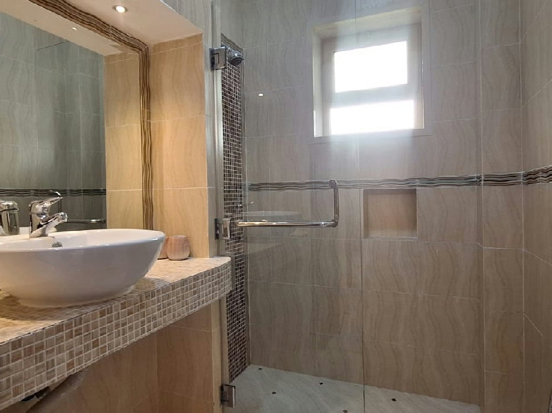 MODERN-SPACIOUS- PRIME LOCATION- NEAR HIGHWAY – Slide 10