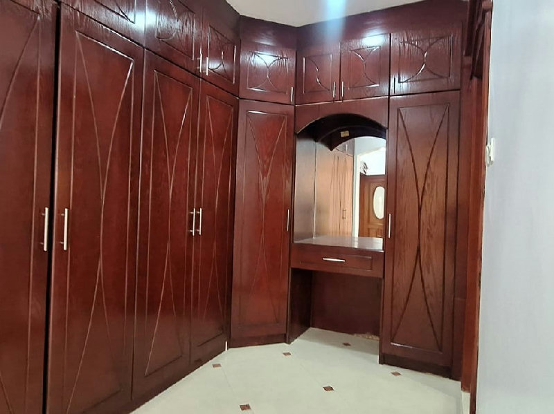 MODERN-SPACIOUS- PRIME LOCATION- NEAR HIGHWAY – Slide 9