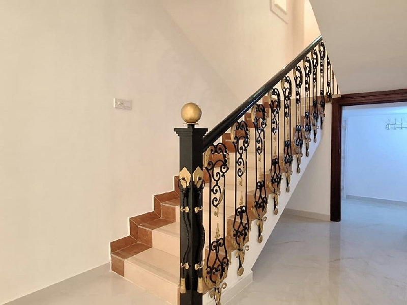 MODERN-SPACIOUS- PRIME LOCATION- NEAR HIGHWAY – Slide 15