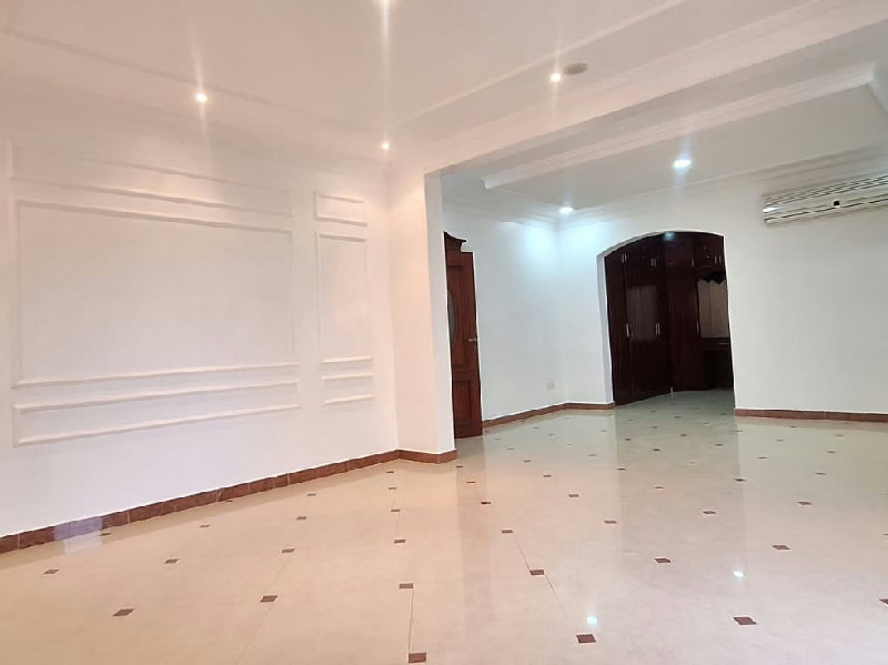 MODERN-SPACIOUS- PRIME LOCATION- NEAR HIGHWAY – Slide 18