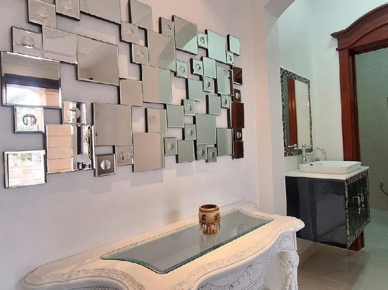 MODERN-SPACIOUS- PRIME LOCATION- NEAR HIGHWAY – Slide 22