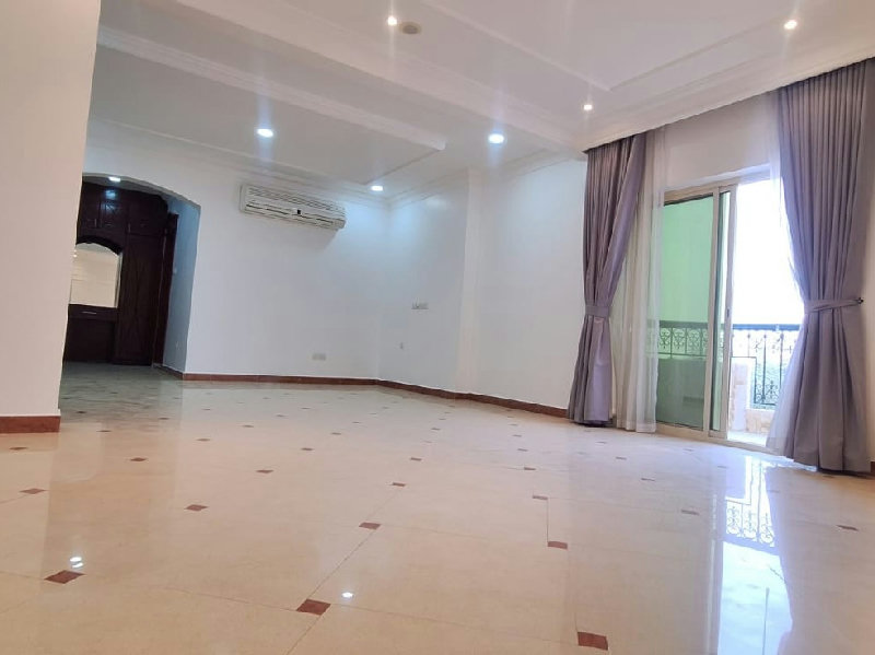 MODERN-SPACIOUS- PRIME LOCATION- NEAR HIGHWAY – Slide 21