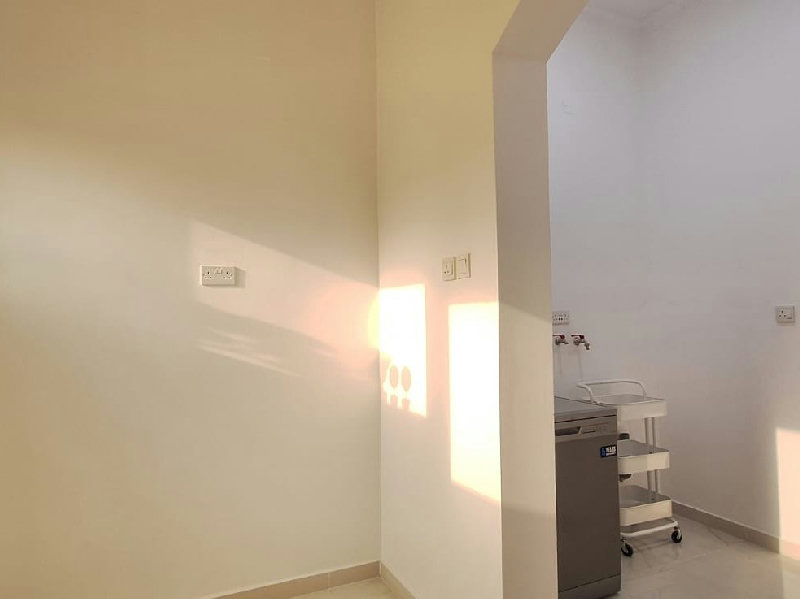 MODERN-SPACIOUS- PRIME LOCATION- NEAR HIGHWAY – Slide 16