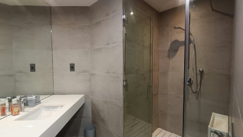 LUXURY APARTMENT -STUNNING VIEW-NEAR HIGHWAY – Slide 10