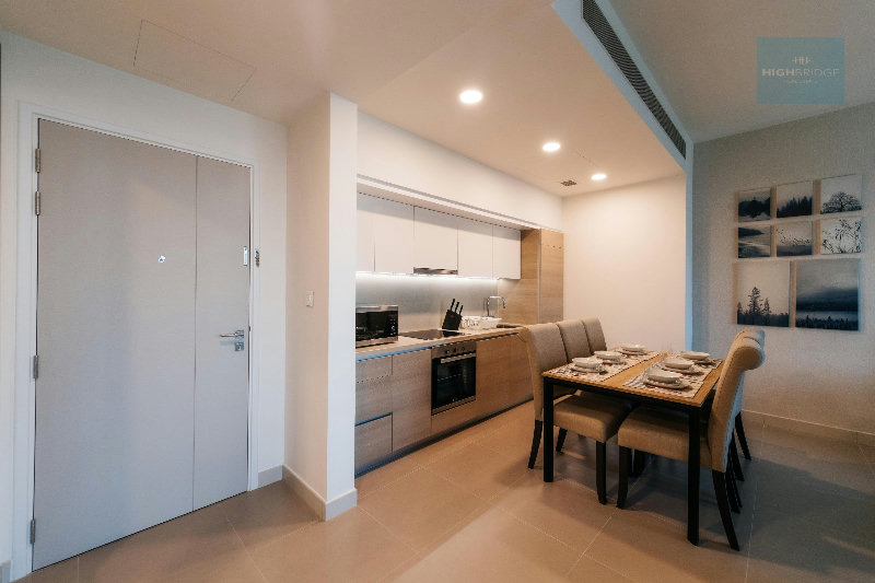 MODERN | POOL VIEW | DIRECT MALL ACCESS | BEACH – Slide 10