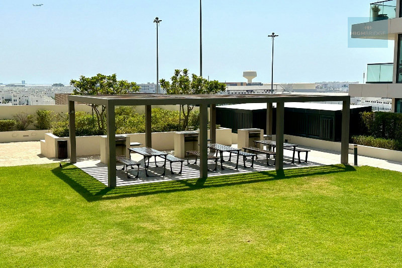 MODERN | POOL VIEW | DIRECT MALL ACCESS | BEACH – Slide 15