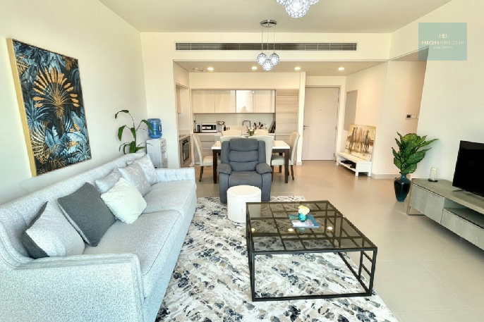 BRIGHT | MODERN | BALCONY | GYM | POOL | BEACH – Slide 2