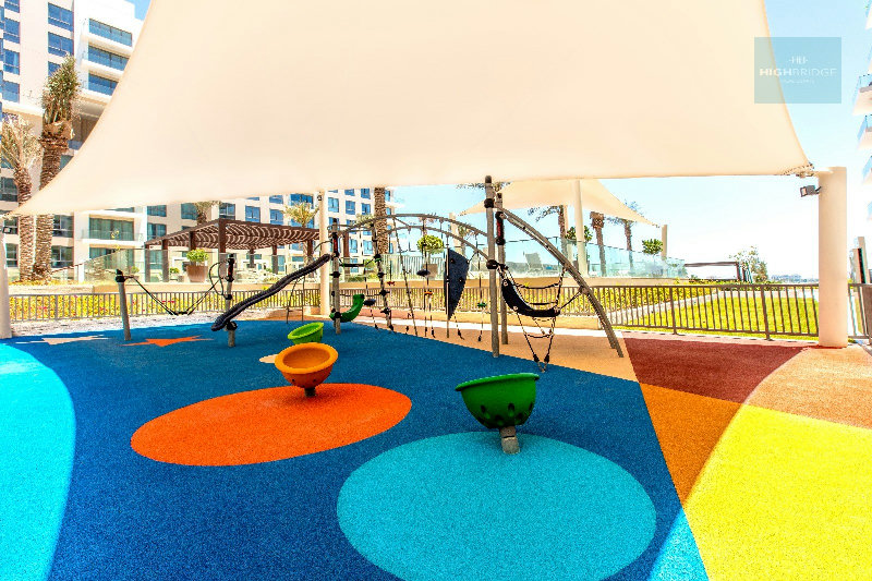 BRIGHT | MODERN | BALCONY | GYM | POOL | BEACH – Slide 9