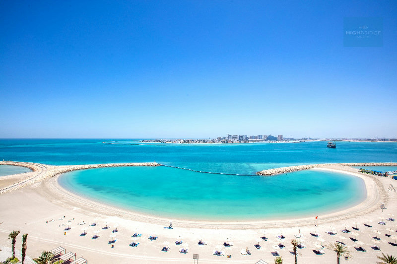 BRIGHT | MODERN | BALCONY | GYM | POOL | BEACH – Slide 7