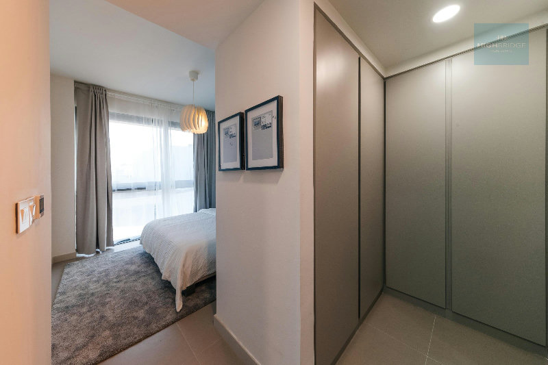 MODERN | POOL VIEW | DIRECT MALL ACCESS | BEACH – Slide 5