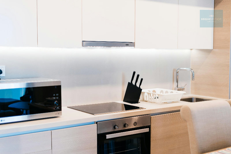 MODERN | POOL VIEW | DIRECT MALL ACCESS | BEACH – Slide 4