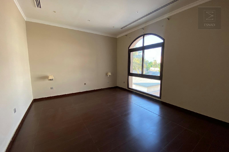  Luxury Waterfront Villa for Sale in Amwaj – Marjan Island – Slide 6