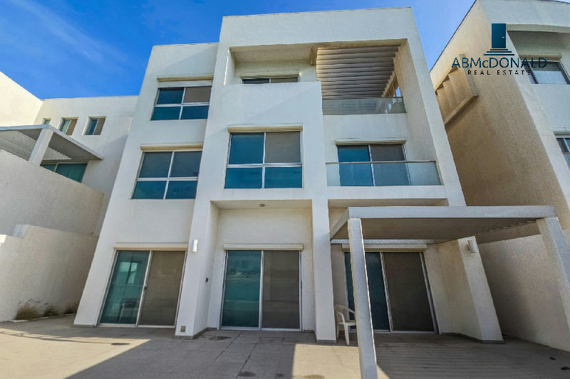 PREMIUM SEAFRONT 4-BEDROOM VILLA | DILMUNIA ISLAND | BD1300 (Exclusive) – Slide 2