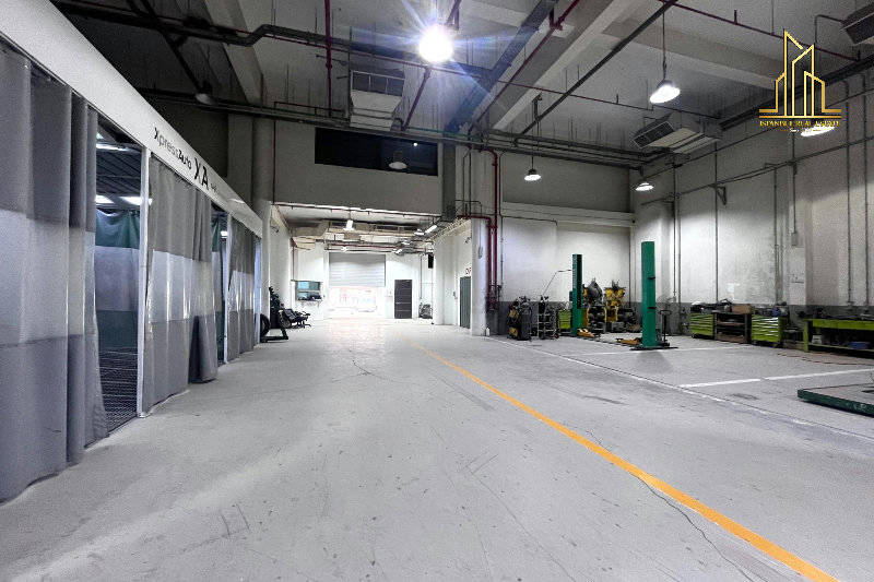 Fully equipped Car Garage for Rent in Salmabad. β Slide 7