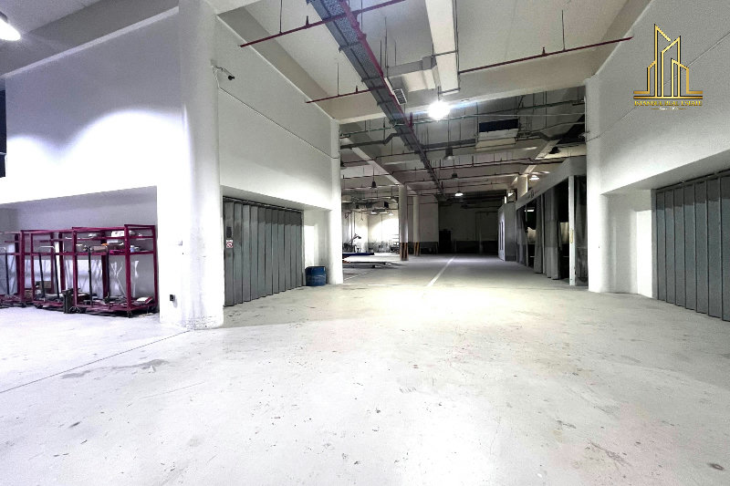 Fully equipped Car Garage for Rent in Salmabad. β Slide 10