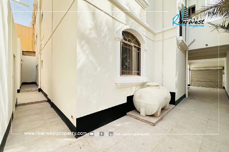 5 bedroom stand-alone villa for sale in Zinj – Slide 8