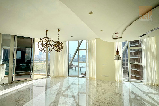 3 BR with maid room and driver room – Slide 3