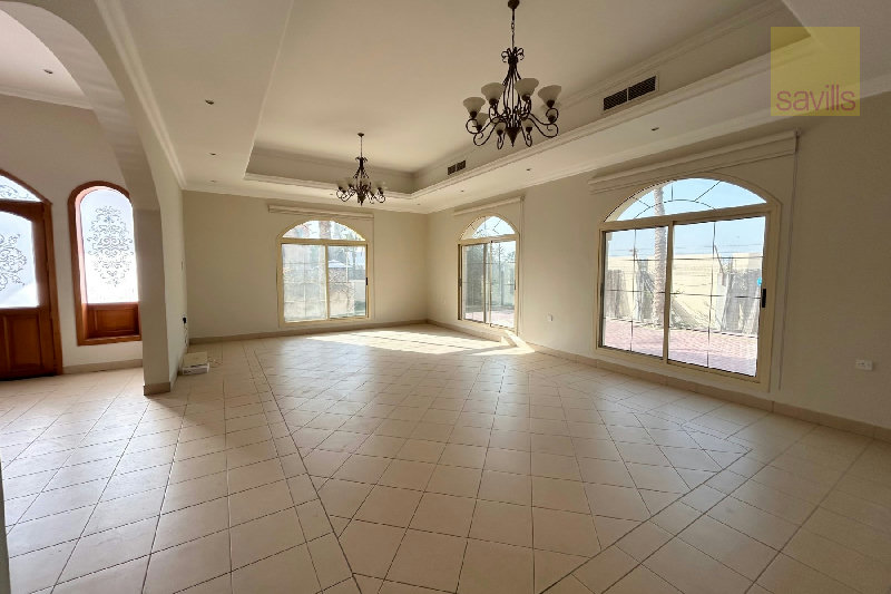 Spacious 4 bed single story villa ! – Slide 1