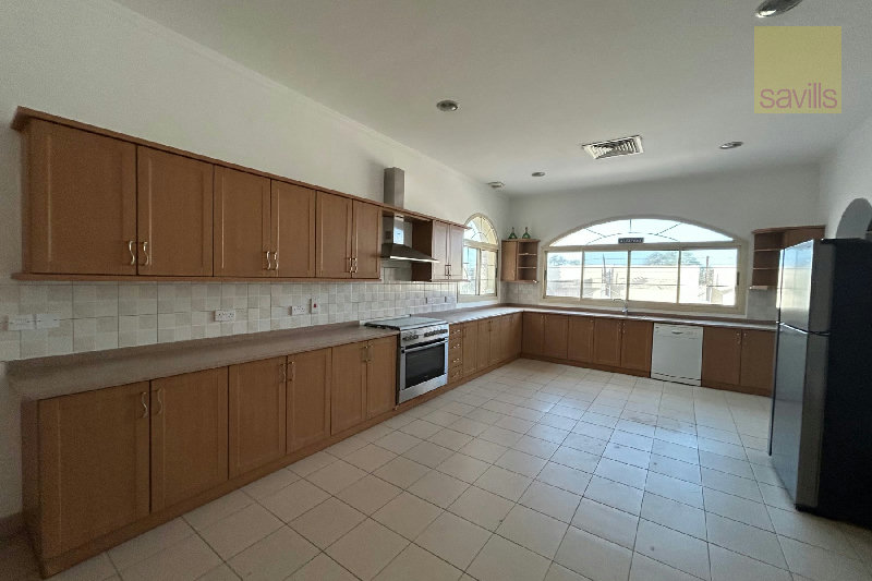 Spacious 4 bed single story villa ! – Slide 5