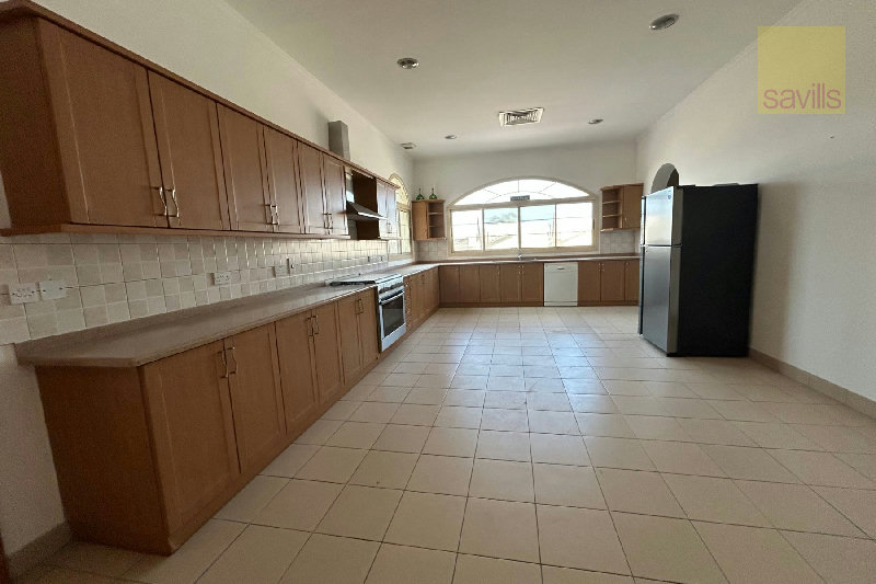 Spacious 4 bed single story villa ! – Slide 4