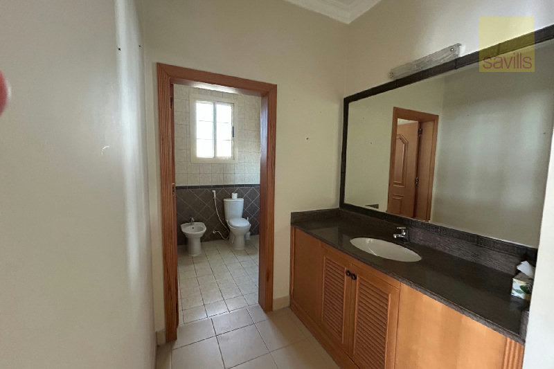 Spacious 4 bed single story villa ! – Slide 7