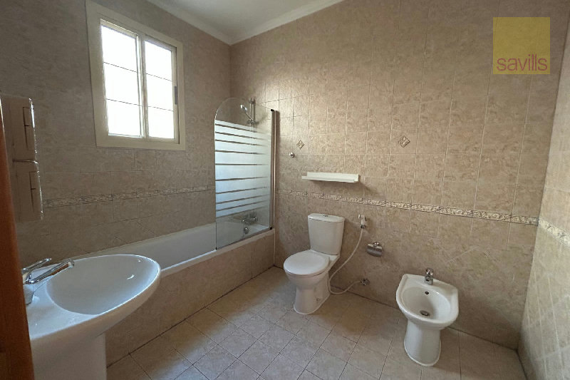 Spacious 4 bed single story villa ! – Slide 9