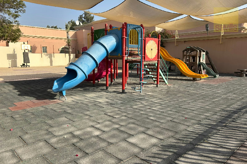 Spacious 4 bed single story villa ! – Slide 12