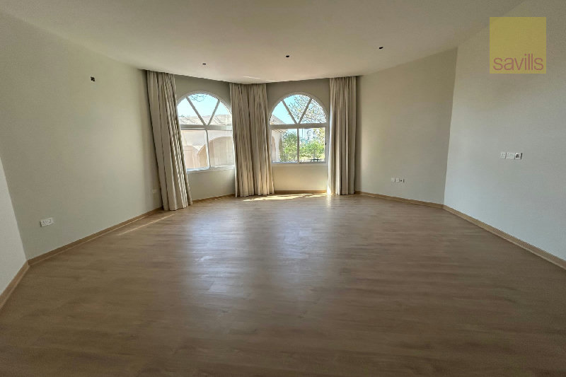 Superbly renovated villa on a green compound! – Slide 7