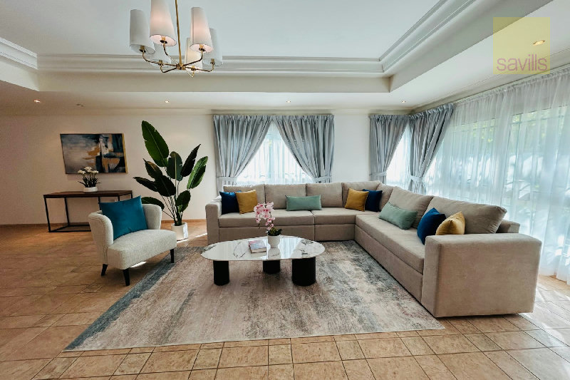 Beautiful Villa in a Lush Green Compound – Slide 1