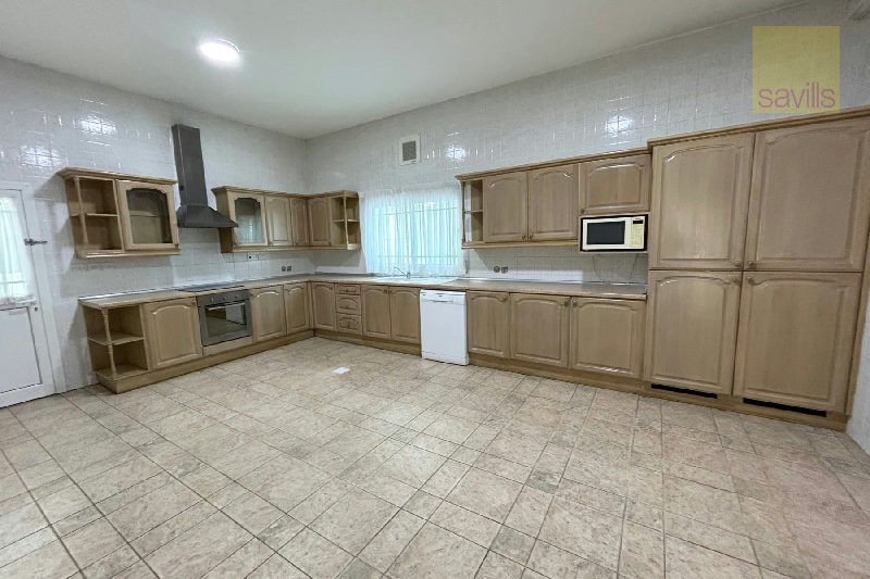 Beautiful Villa in a Lush Green Compound – Slide 7